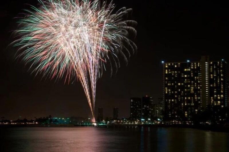 from-waikiki-beach-friday-night-fireworks-sailing-trip