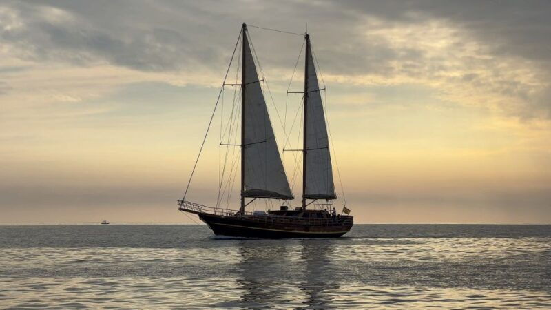 fuerteventura-sunset-boat-trip-with-dj-food-drinks