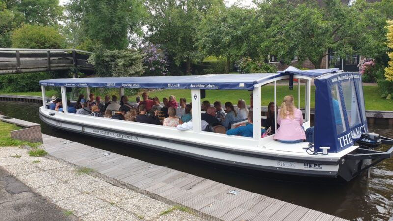 giethoorn-1-hour-luxury-private-boat-tour-with-local-guide