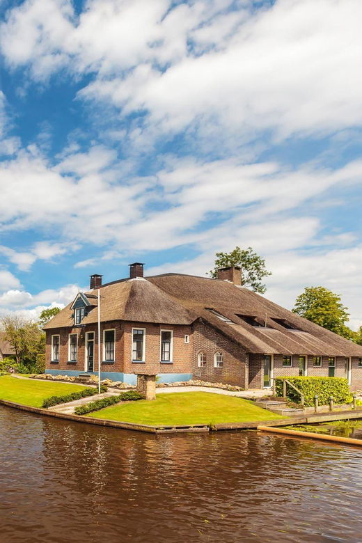 giethoorn-canal-cruise-lake