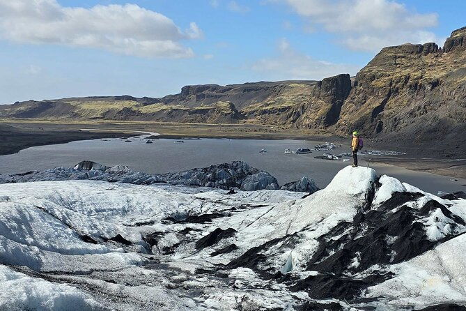 glacier-hike-experience-on-solheimajokull-meet-on-location