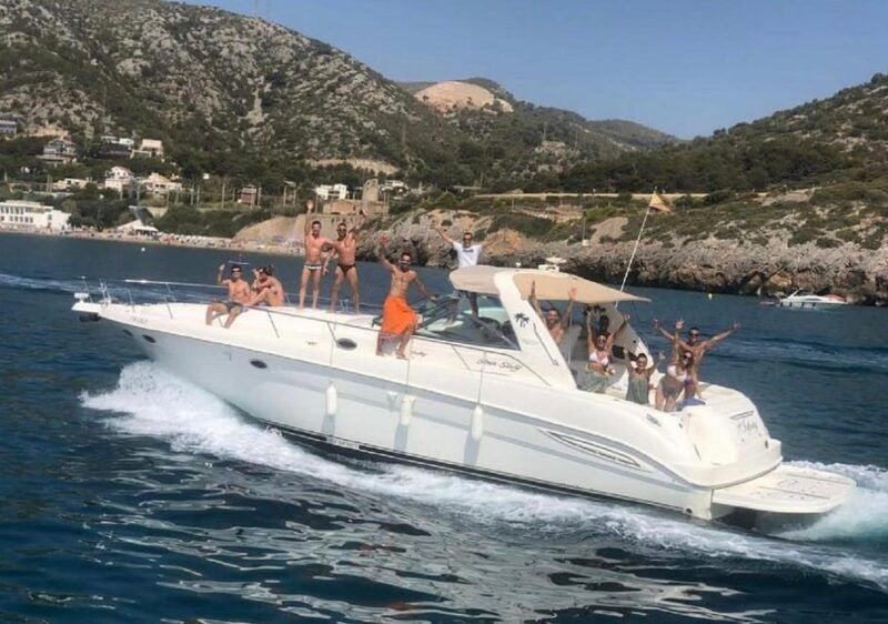 gran-canaria-excursion-on-private-yacht-with-drinks-lunch-and-snorkeling