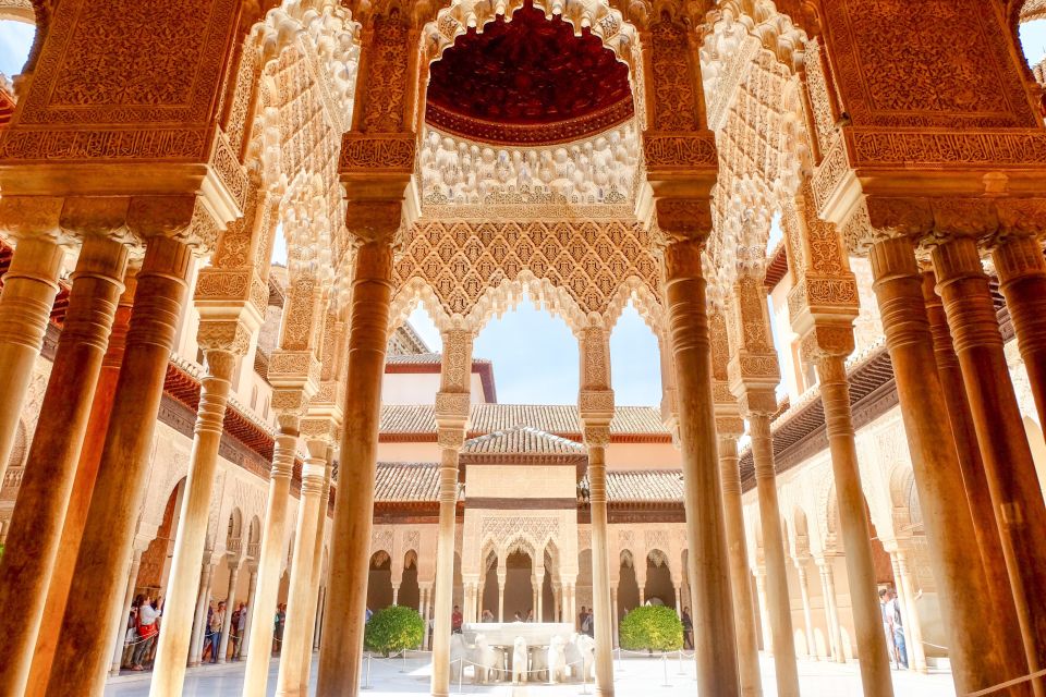 granada-alhambra-and-nasrid-palaces-small-guided-tour