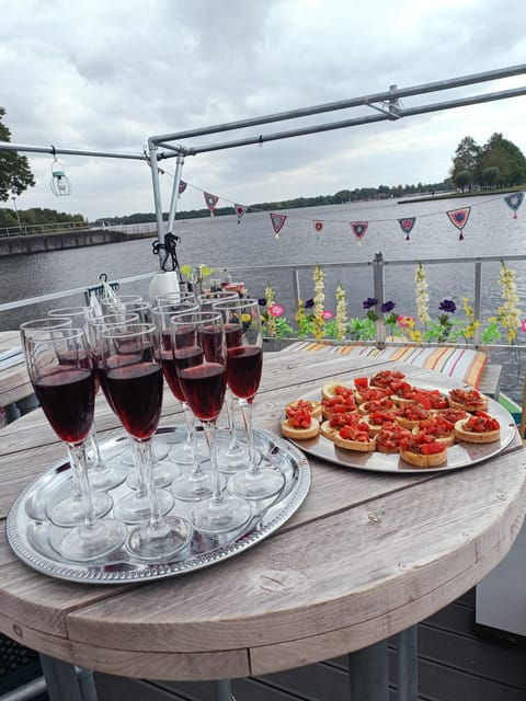 groningen-private-highlights-bbq-with-drinks-on-the-lake