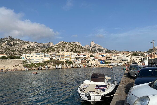 group-of-10-boat-cruise-on-marine-park-of-the-blue-coast-island