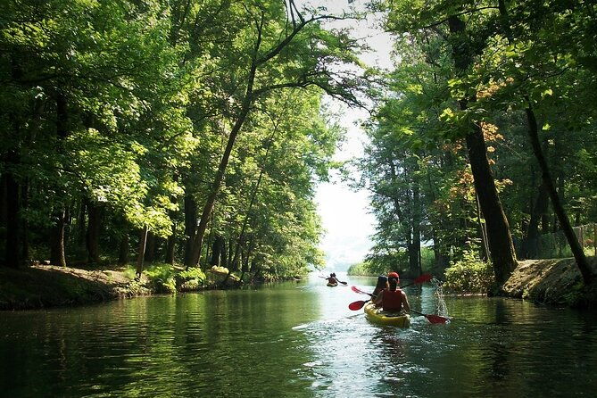 guided-kayak-trip-to-discover-endine-lake