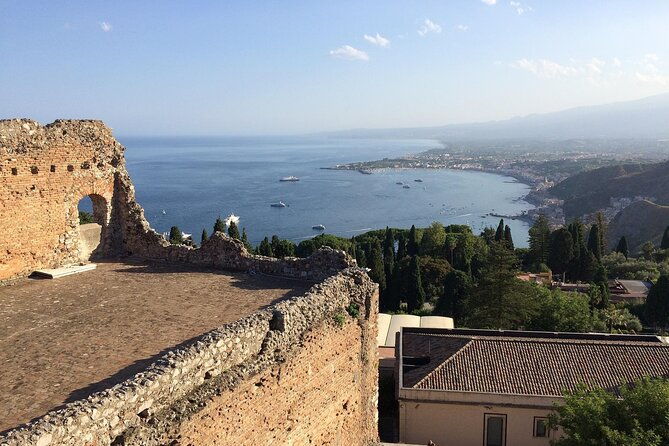 guided-tour-of-giardini-naxos-castelmola-taormina-from-catania