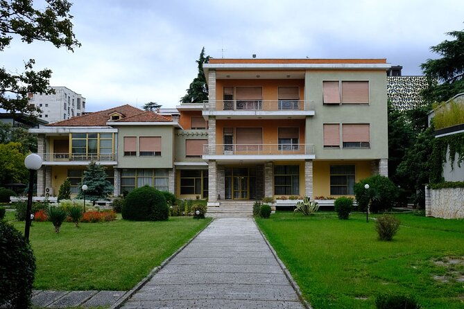 guided-walking-tour-dictators-footprints-enver-hoxha-in-tirana