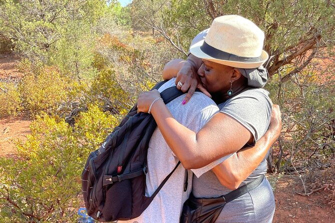 hike-and-heal-couples-relationship-in-sedona-healing-red-rocks