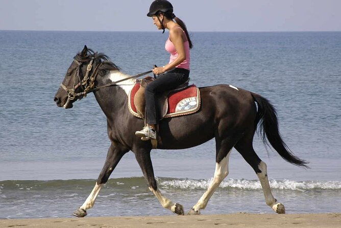 horse-riding-on-the-beach-in-side