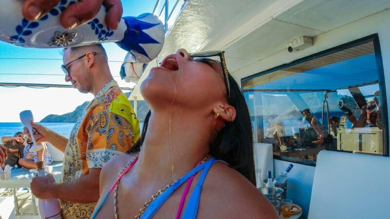 ibiza-premium-party-on-vip-catamaran-with-djs-and-disco-entrance