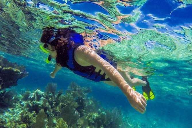 island-tour-with-snorkeling-in-west-bay-honduras