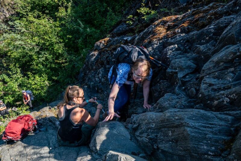juneau-mendenhall-glacier-guided-trail-hike