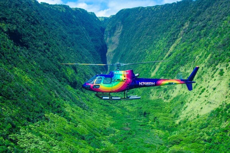 kailua-kona-kohala-volcanoes-and-waterfall-helicopter-tour