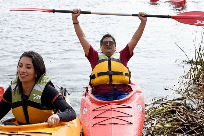 kayaking-to-uros-floating-islands-lake-titicaca