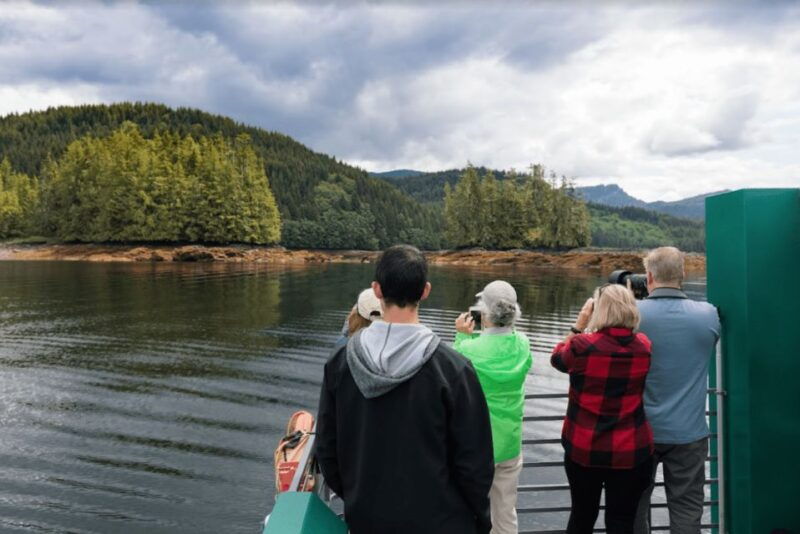 ketchikan-wilderness-boat-cruise-and-crab-feast-lunch