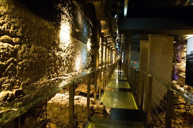 krakow-old-town-marys-church-and-rynek-underground-guided-tour
