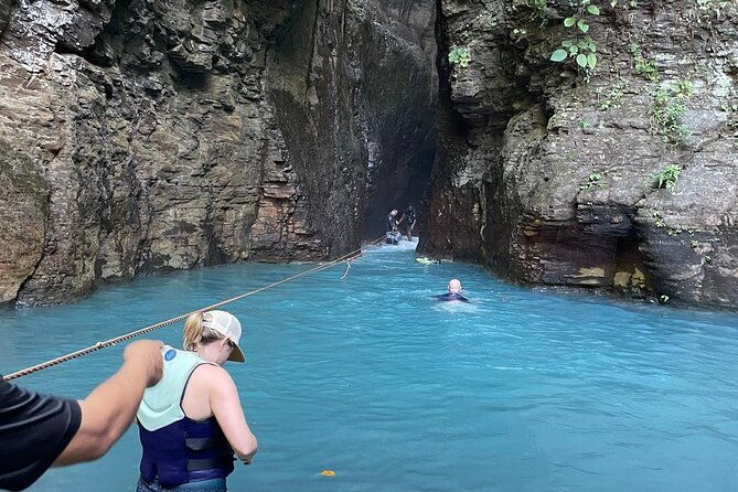 la-leona-waterfall-hiking-tour-lunch