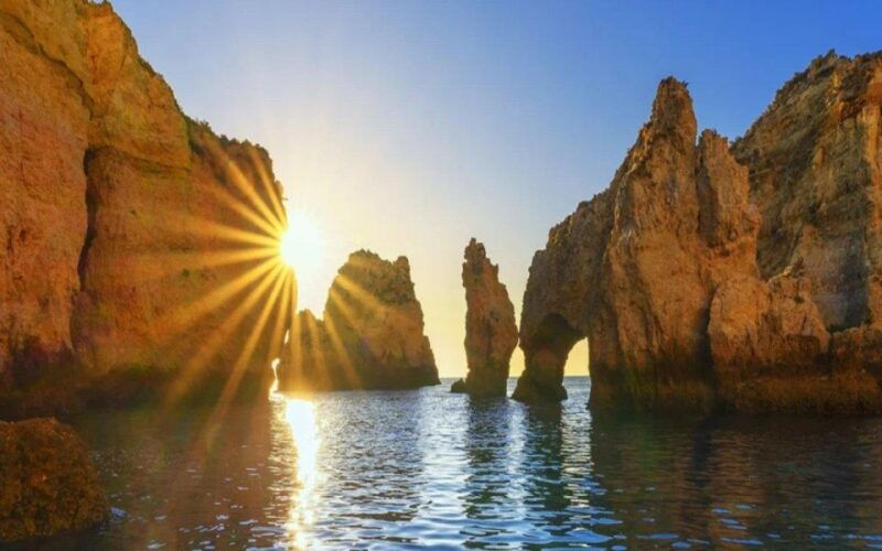 lagos-2-hour-private-luxury-cruise-to-ponta-da-piedade