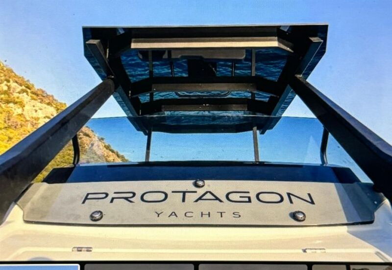 lake-como-2-hour-private-boat-tour-with-driver