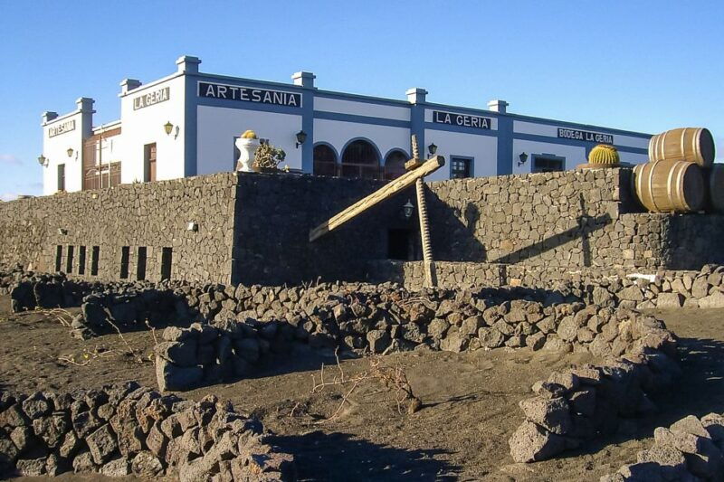 lanzarote-timanfaya-park-and-jameos-del-agua-full-day-tour