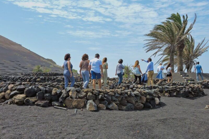 lanzarote-vineyard-tour-with-wine-and-chocolate-tasting