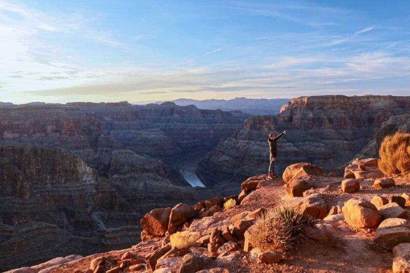 las-vegas-grand-canyon-flight-with-optional-skywalk-entry