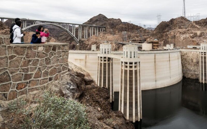 las-vegas-hoover-dam-tour-with-american-style-hot-breakfast