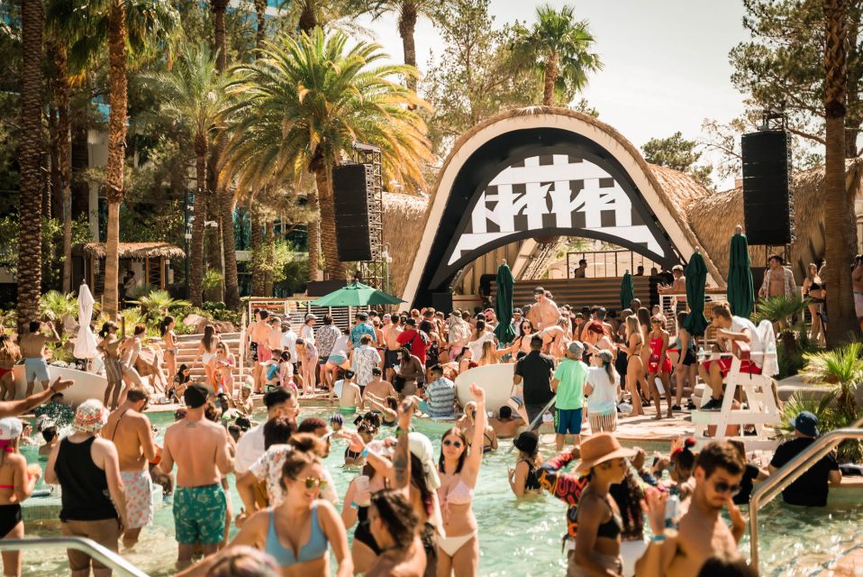 las-vegas-party-bus-day-club-tour-with-drinks-club-entry