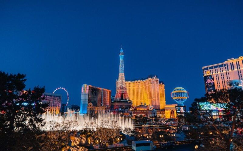 las-vegas-private-las-vegas-strip-city-tour-at-night