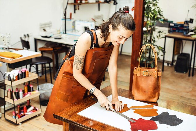 leather-craft-workshop-in-tbilisi-leatherworking-class