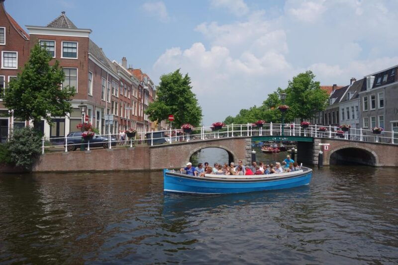 leiden-cruise-through-the-historic-city-center-with-guide