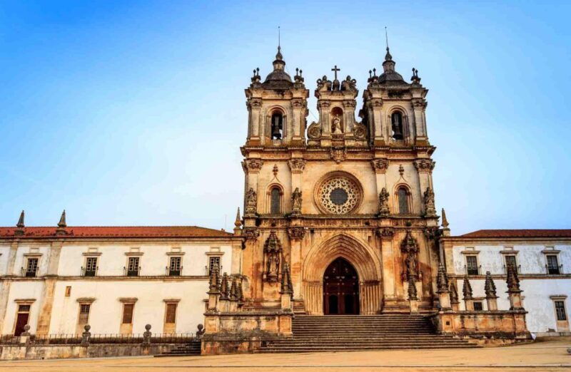 lisbon-tour-fatima-batalha-alcobaca-nazare-and-obidos