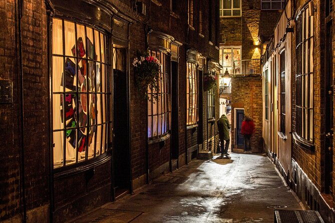 london-by-night-walking-tour-with-christmas-lights