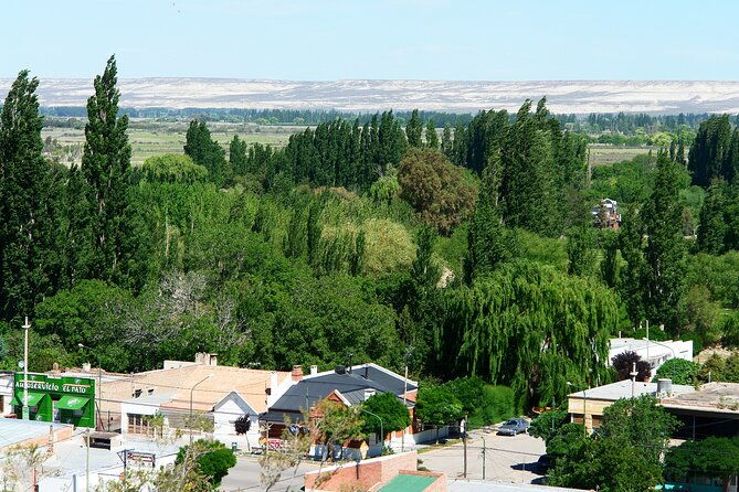 lower-valley-of-chubut-river-private-car