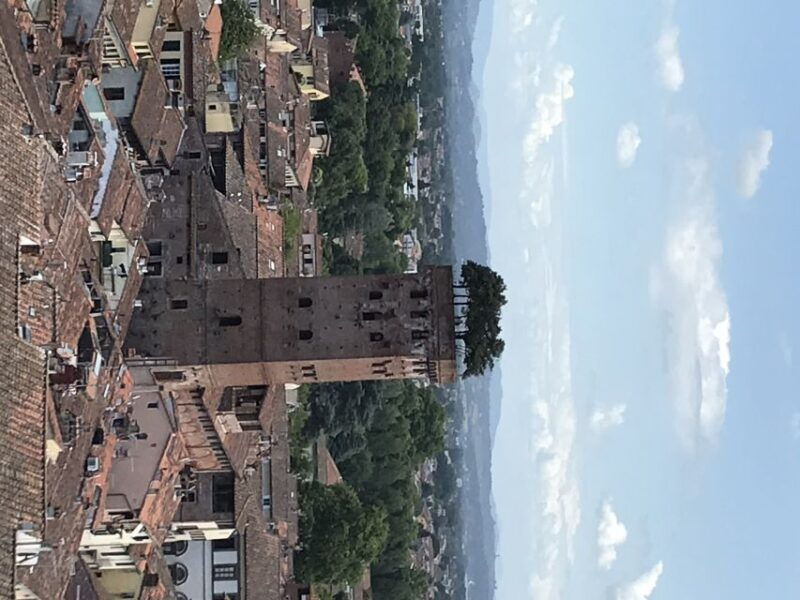 lucca-guided-city-by-night-walking-tour