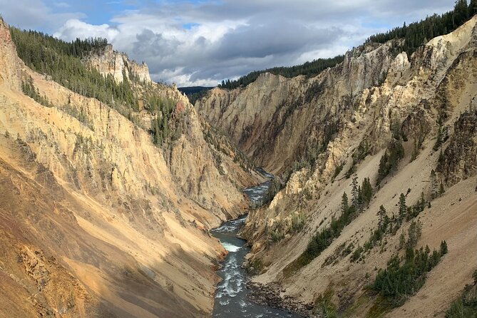 luxury-grand-loop-tour-of-yellowstone-national-park