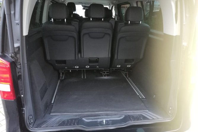 luxury-minivan-from-charleroi-airport-to-the-city-of-ghent