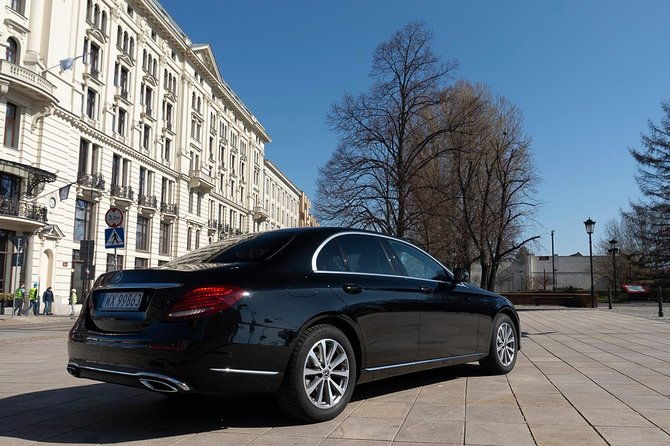 luxury-transport-from-to-warsaw-vienna-international-airport-by-private-car