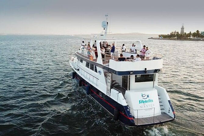 luxury-yacht-sunset-cruise-in-cartagena-bay-colombia