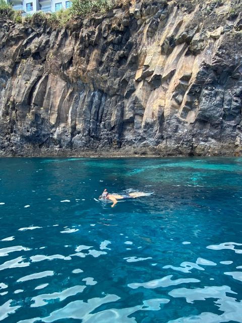 madeira-private-boat-trip-along-the-coast-w-water-activity