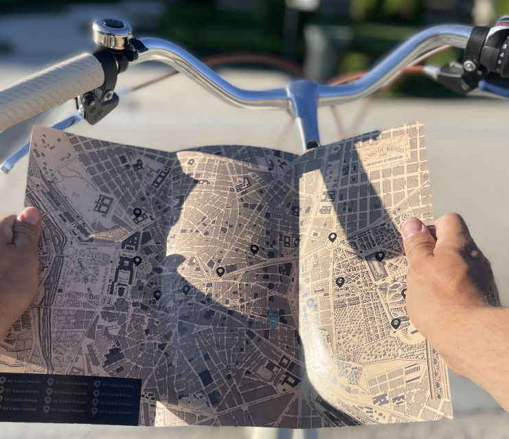 madrid-vintage-bike-rental-with-tourist-map