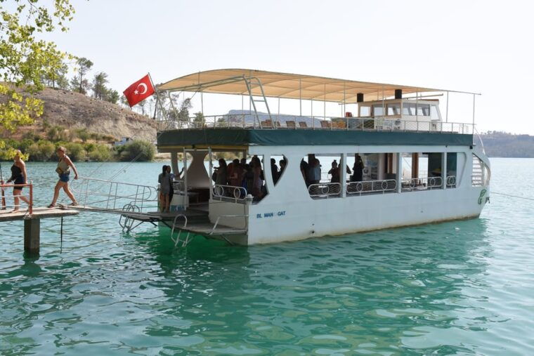 manavgat-guided-aqueduct-waterfall-green-lake-tour