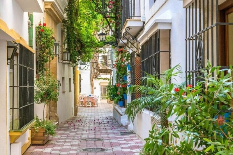 marbella-walking-custom-tour-with-a-local-guide