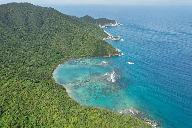maritime-adventure-by-boat-to-tayrona-santa-marta