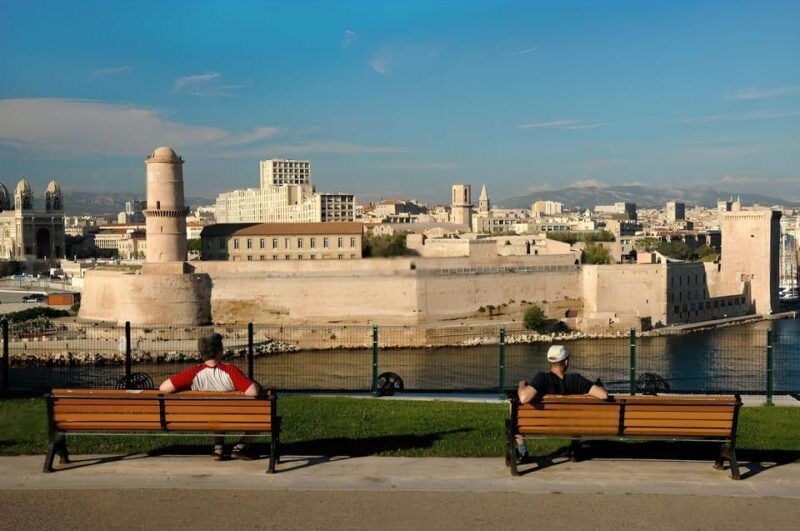 marseille-old-port-to-cite-radieuse-rooftop-tuk-tuk-tour