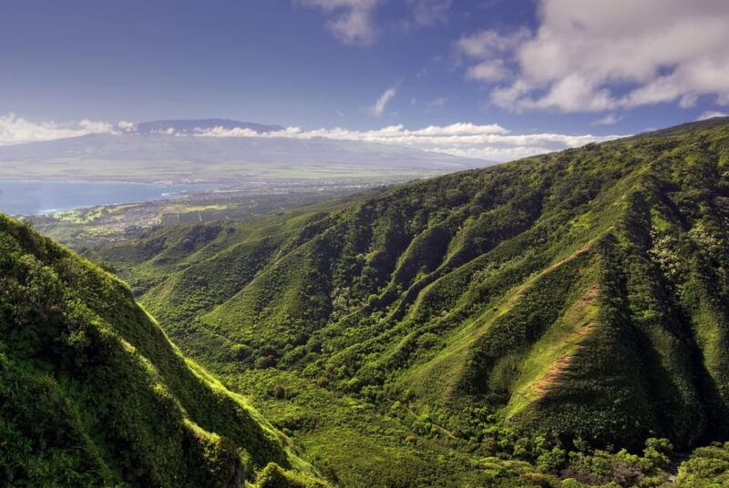 maui-waterfalls-of-west-maui-and-molokai-helicopter-tour