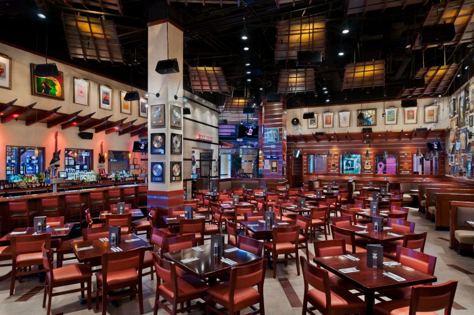 meal-at-the-hard-rock-cafe-hollywood-florida