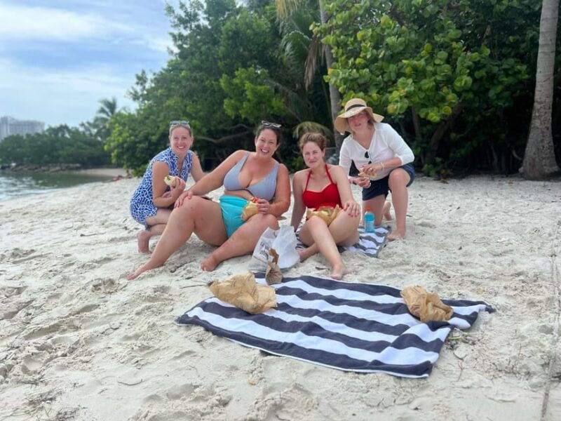 miami-beach-private-boat-tour-with-captain-and-champagne