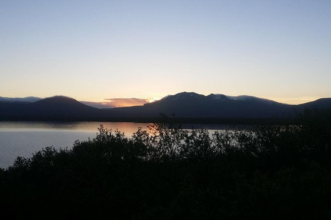 midnight-sun-golden-circle-tour-from-reykjavik